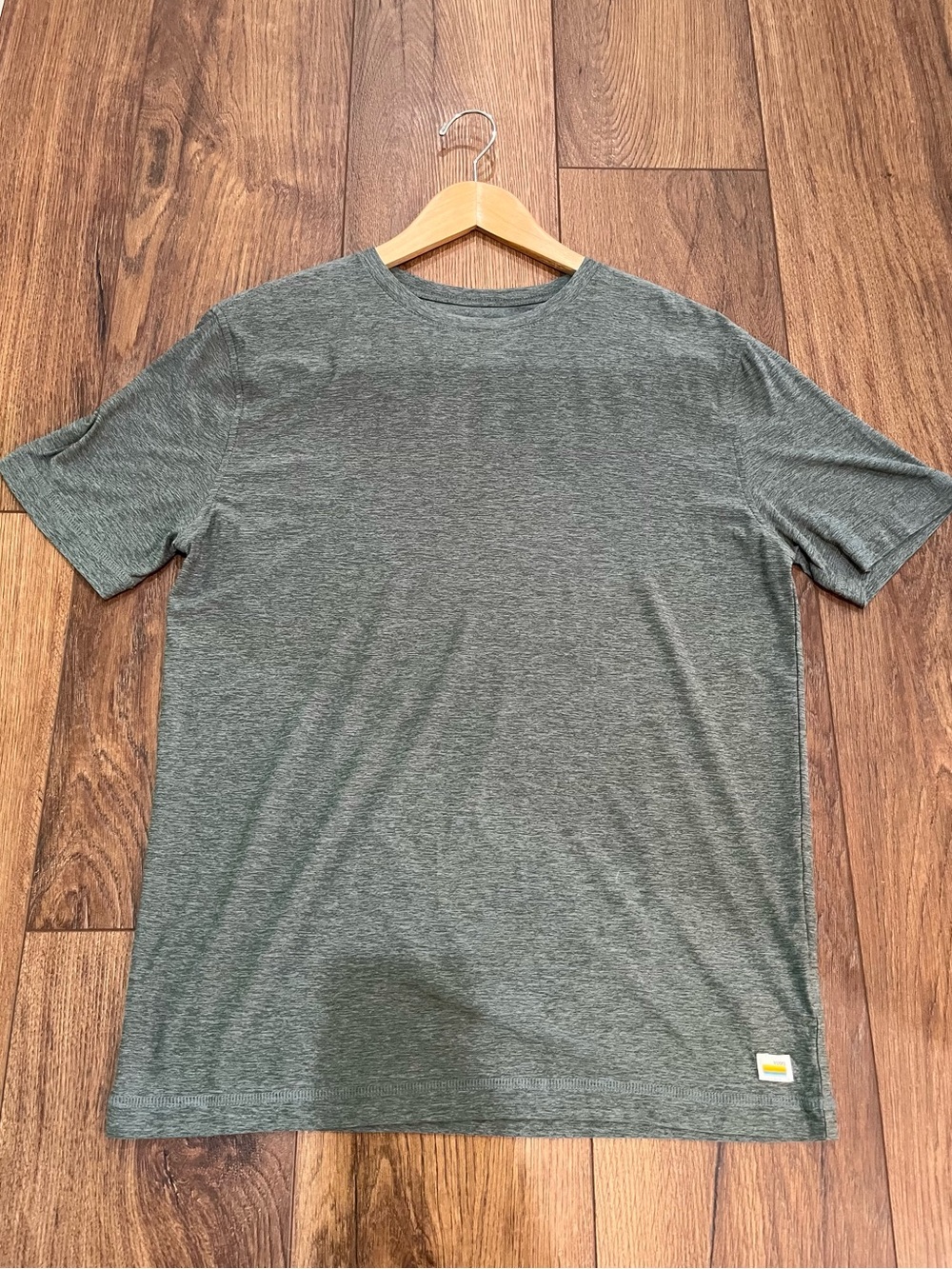 Vuori Strato Tech Tee Men’s Small Gray Heather Performance T-Shirt S #V126 Gym